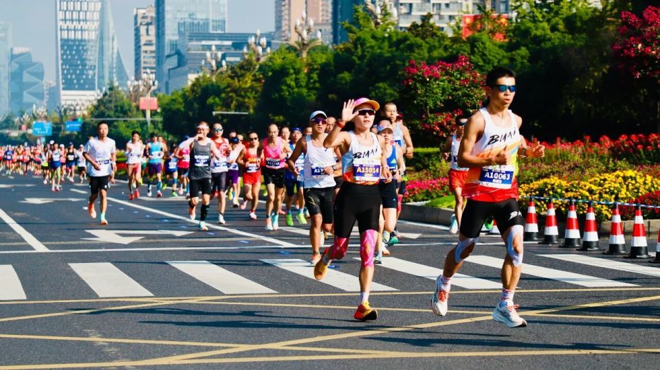 为成都世纪, Fw, HwwHV